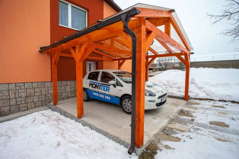 Prístrešok pre auto so suchým prechodom