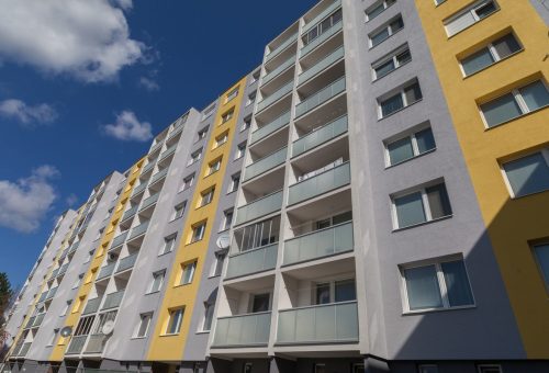 Hliníkové zábradlia s bezpečnostným sklom